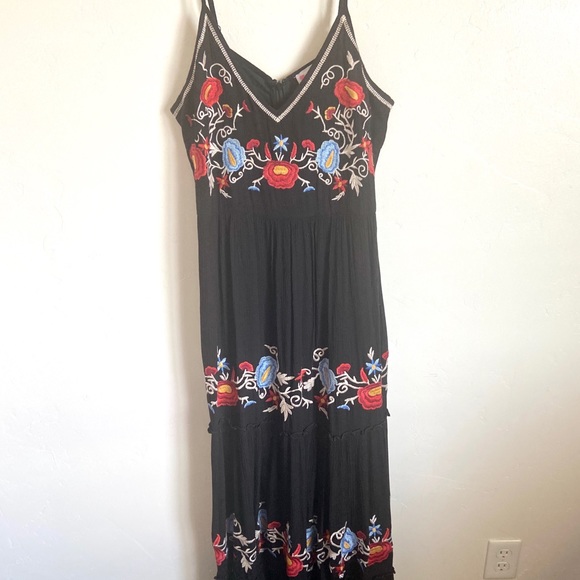 Embroidered Maxi Dress - Picture 2 of 4